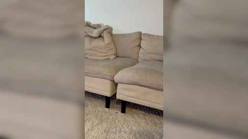 Towe Masturbating with toys and squrting