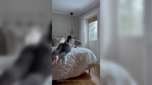 swedish girl miimmiiolsson jumps in bed showing her big ass in leggings