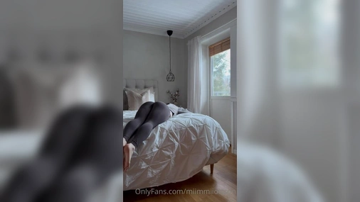 swedish girl miimmiiolsson jumps in bed showing her big ass in leggings