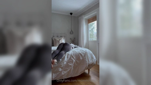 swedish girl miimmiiolsson jumps in bed showing her big ass in leggings