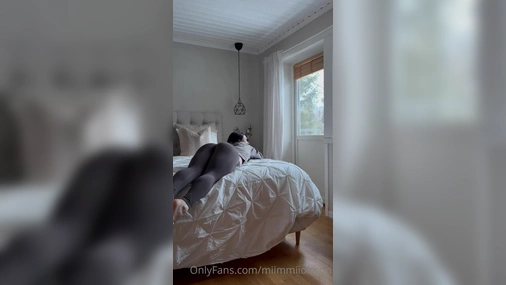 swedish girl miimmiiolsson jumps in bed showing her big ass in leggings