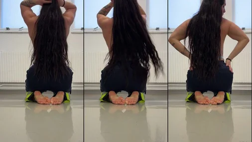 Die Schwedin onlyfans Miimmiiolsson zeigt ihren Körper in Arbeitshosen