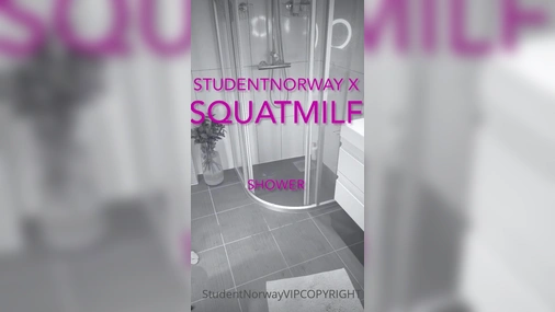 studentnorway shower with her friend
