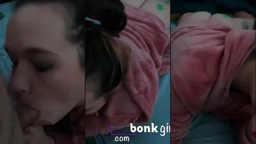 Blowjob einer Amateurin mit riesigem Hintern im rosa Hoodie