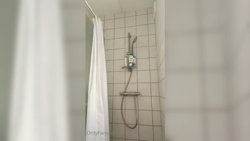 Vanessa Johansen showing off her sexy body in the shower