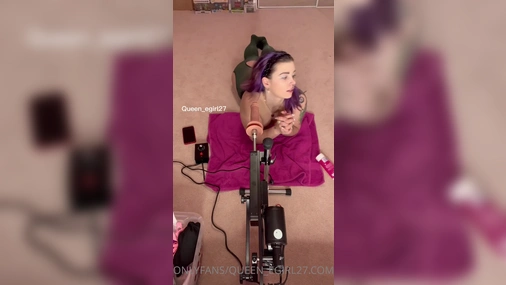 QUEEN_EGIRL27