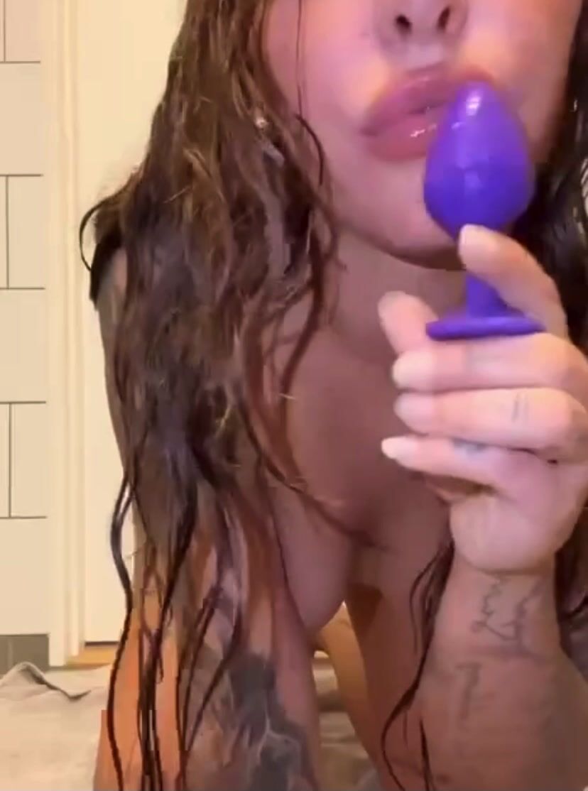 M4m4chulo BBC dildo in ass