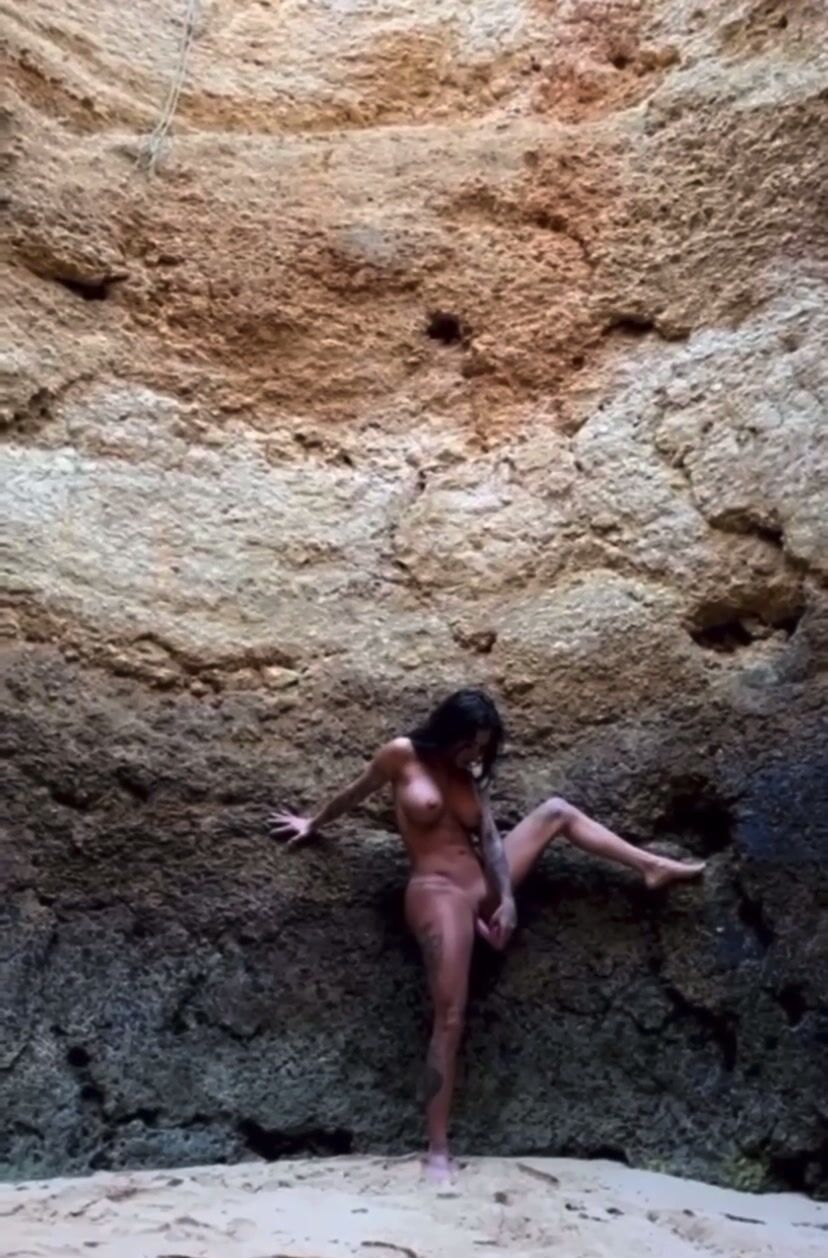 M4m4chulo with dildo in a cave