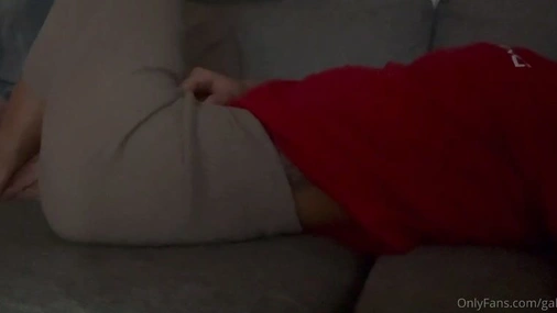 G4llr0s on a sofa