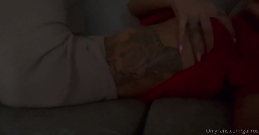 G4llr0s on a sofa