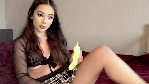 EllaExplicit Masturbates With Banana