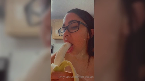 Nailah Rossi Sensual Banana Eating