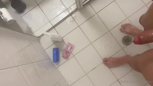 UtahJaz Gives Blowjob In The Shower