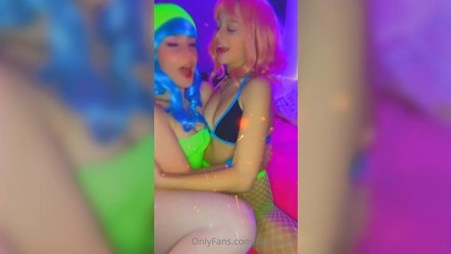 Lillyspunk Kiss And Flashing Tits With Lesbian Friend