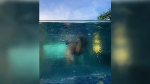 M4m4chul0 naked in pool