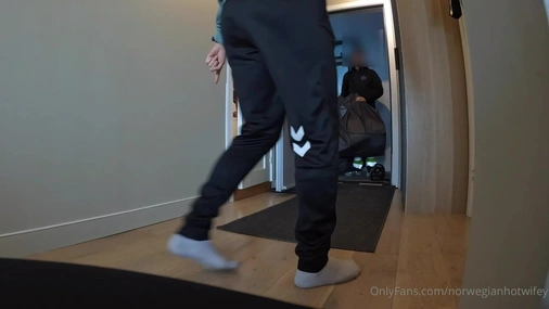 norwegianhotwifey butplug in her ass while taking delivery