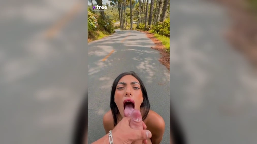 Brenda Trindade - BJ in public with facial