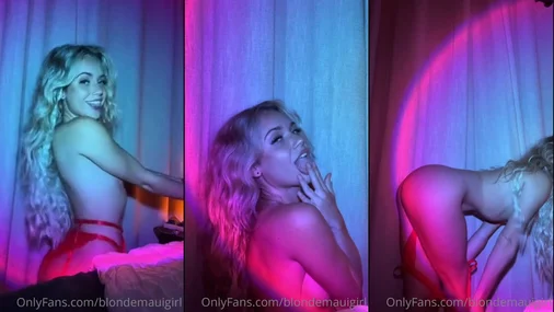 BlondeMauiGirl Striptease