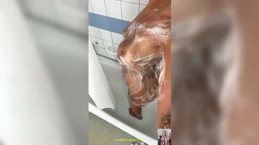 Elin Swede showers her amazing tight body