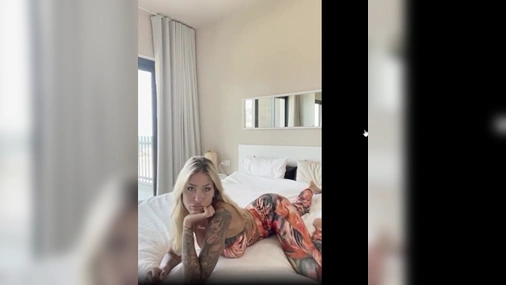 Swedish Zhara N1lss0n dildo in bed
