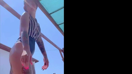 TattooGirl Outdoor Booty Shake