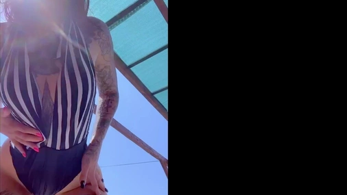 TattooGirl Outdoor Booty Shake