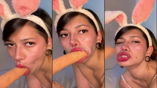 Osterhase Megvicious Blowjob mit Dildo