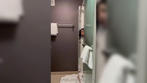 Talia Taylor Dildo Blowjob In The Shower