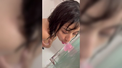 Talia Taylor Dildo Blowjob In The Shower