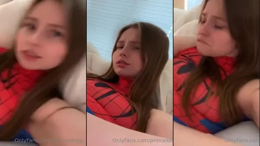 PrincessIggy Harte Dildo-Fick-Action in einem Spiderwoman-Kostüm