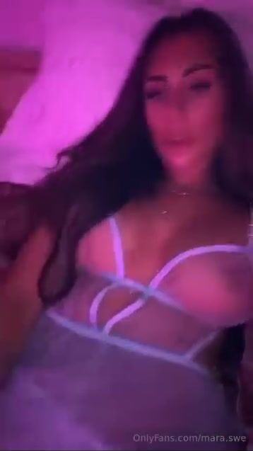 Swe.mara pussy play