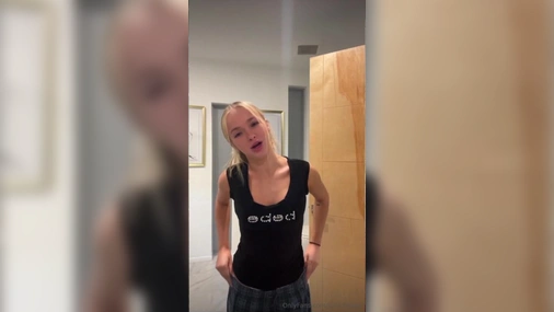 Julia Filippo Sexy Striptease in Hot Bra
