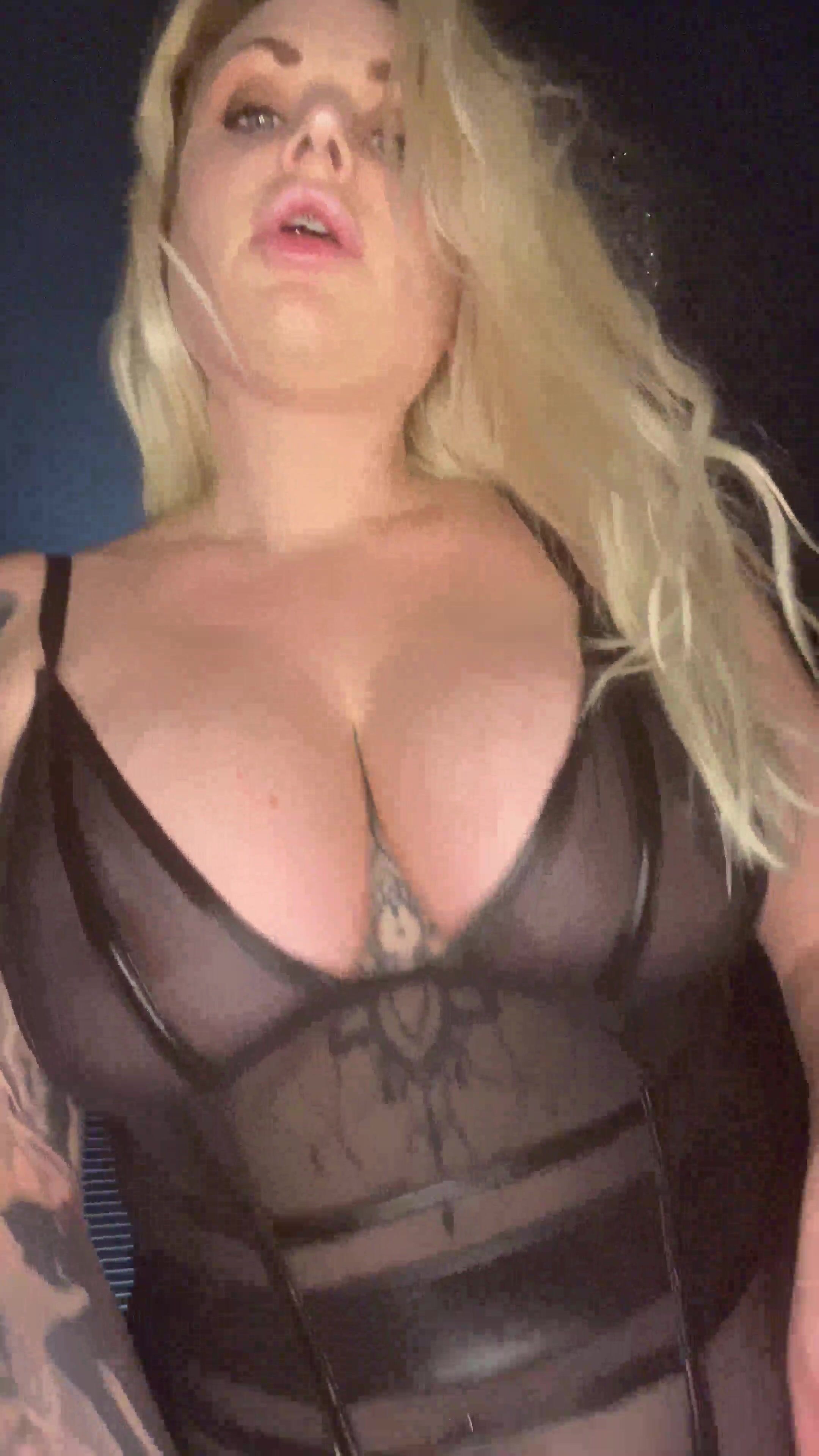 Swedish Bea pussy play