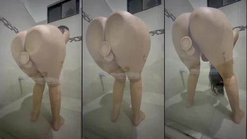 Elenita Forger Ficken mit einem riesigen Dildo unter der Dusche