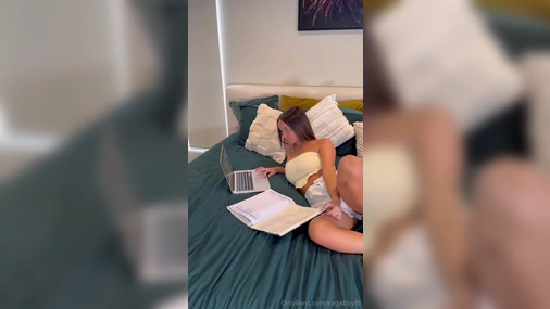 Australian Thot Imogen Grace Slutty FFM Threesome