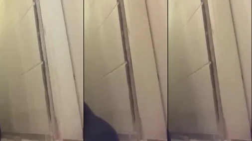 Tatoveret svensk skønhed Cinder rider en dildo