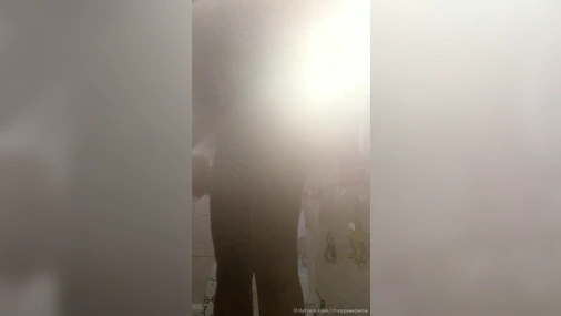 MsSqueezeMe Shakes Booty In The Shower