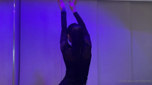Andrealvarezz Sensual Striptease