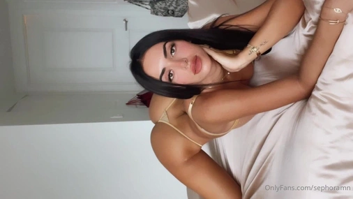 Sephoramn Booty Shake  And Eye Contact In High Heels