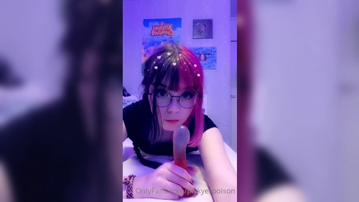 Swedish Pickyerpoison dildo blowjob Part 1