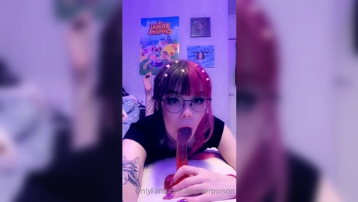 Swedish Pickyerpoison dildo blowjob Part 1