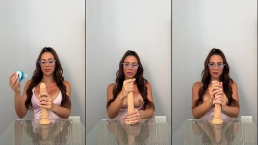 Cora May – Schneller JOI Handjob mit einem großen weißen Dildo