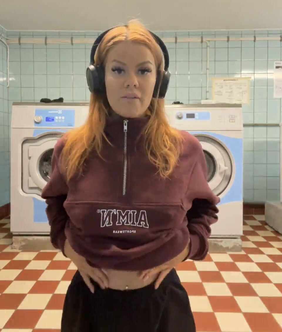 Emisecrets flashing boobs