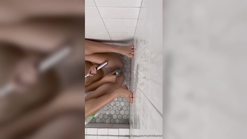Mathilde Tantôt Inserts a finger, dildo and masturbates