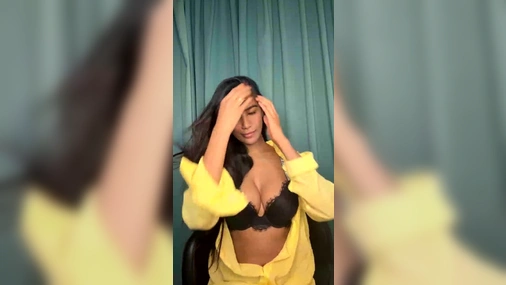 Poonam Pandey Stripping Naked And Masturbating on Livestream