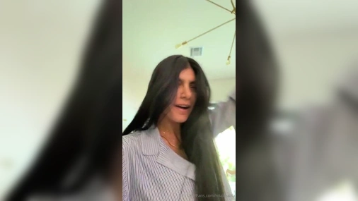 Mia Khalifa - Showing Big Titties on Livestream