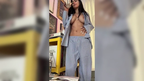 Mia Khalifa - Showing Big Titties on Livestream