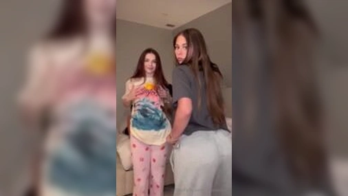 Sophieraiin And Julia Filippo BOP House Livestream