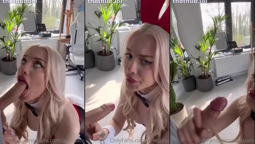 Bunny Blonde Alexandra Marianna Melkt einen weißen Schwanz