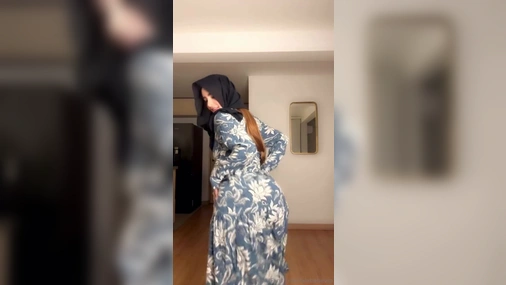 Laura Sahar - Pretty Hijab Slut Showing Off Pussy And Tits